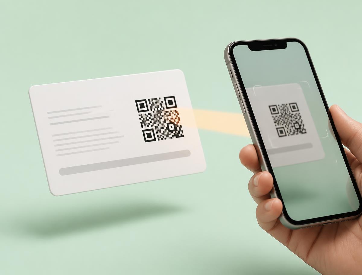 Téléphone qui scanne le code QR de la carte Accolad